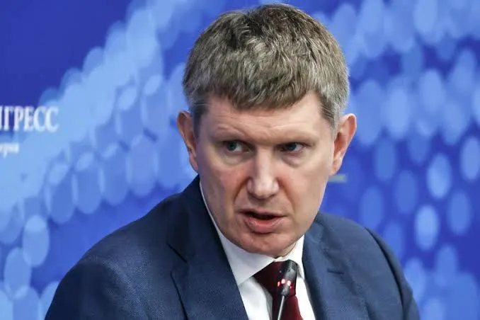 Минэкономразвития утвердило новые правила: гостиницы с более чем 50 номерами будут принимать постояльцев при подтверждении личности через нацмессенджер — даже при отсутствии документов.