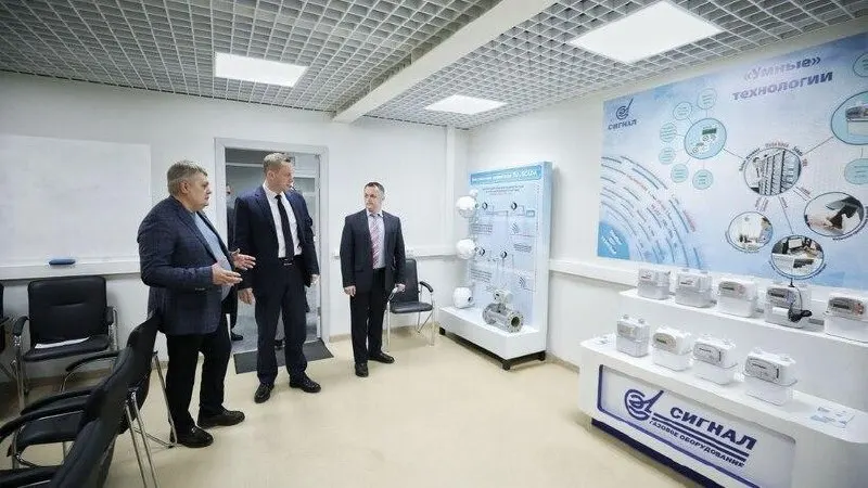 Совет ЕС в постановлении указал на роль завода «Сигнал» в производстве комплектующих для авиационного вооружения и поддержке ВС РФ в зоне СВО; предприятие попало под ограничения в рамках 21‑го пакета санкций.