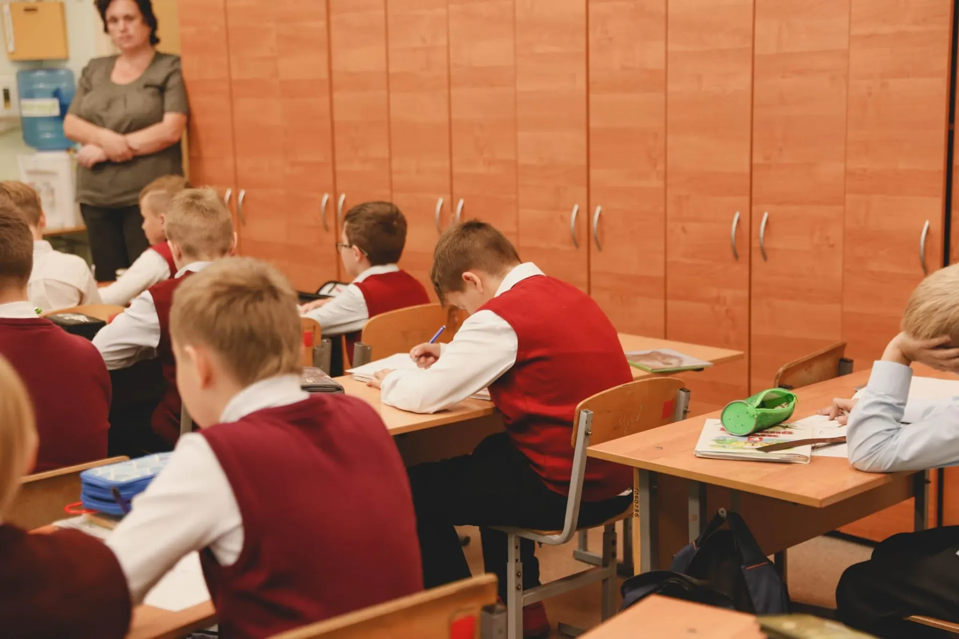 Ведомство сообщило, что обществознание в школьной программе будут изучать всего три года