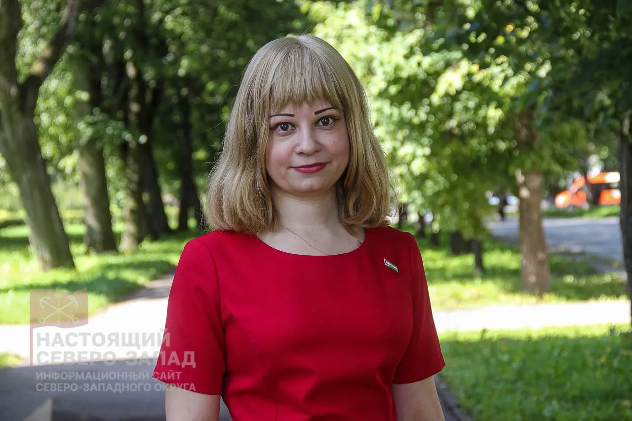 В Великом Новгороде в отношении главы регионального отделения «Яблока» составлен административный протокол о демонстрации экстремистской символики — поводом стало чужое видео с изображением Алексея Навального. В партии связывают это с попыткой помешать её участию в выборах в областную думу.