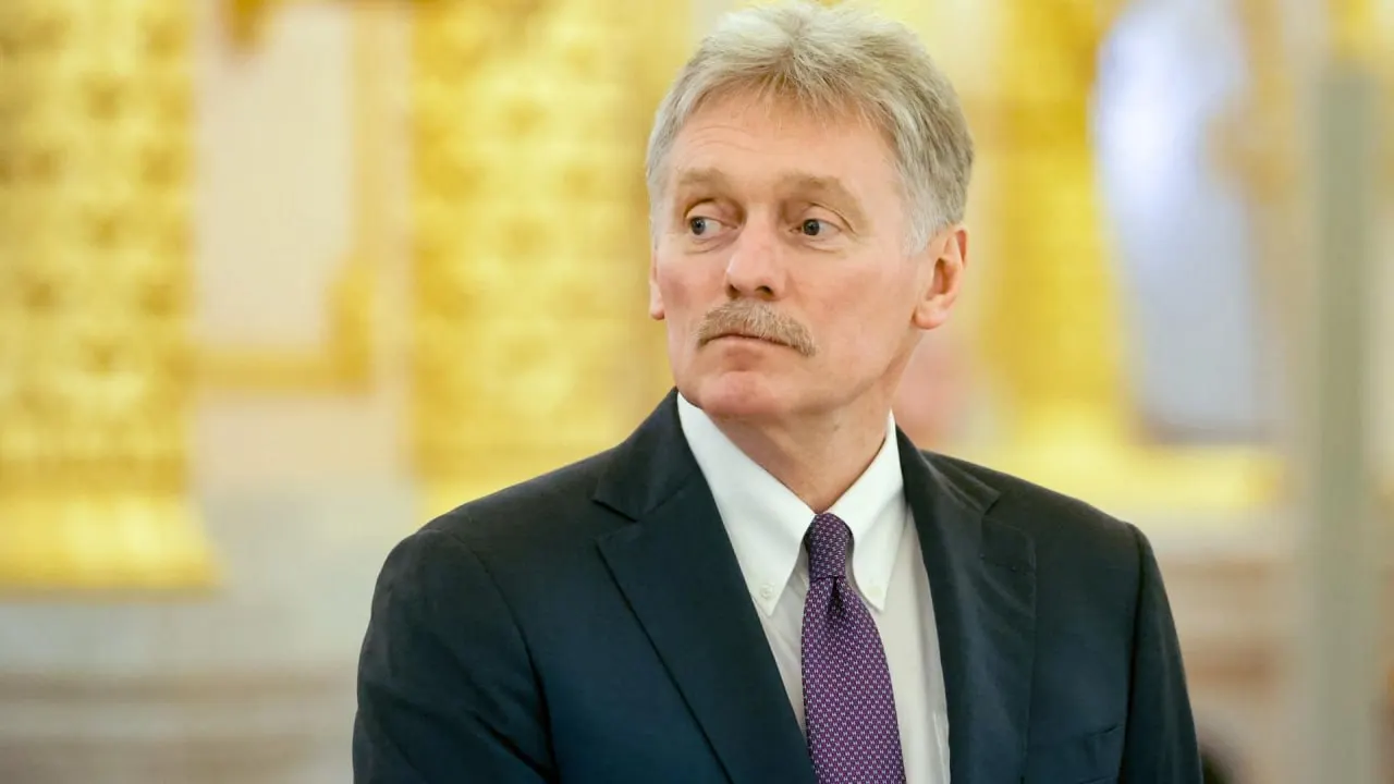 Пресс‑секретарь президента заявил, что вовлечение западных стран превратило операцию в полноценный вооружённый конфликт; удары по гражданской инфраструктуре он назвал террористическими, при этом Россия якобы остаётся открытой к переговорам и рассчитывает на посредничество США.