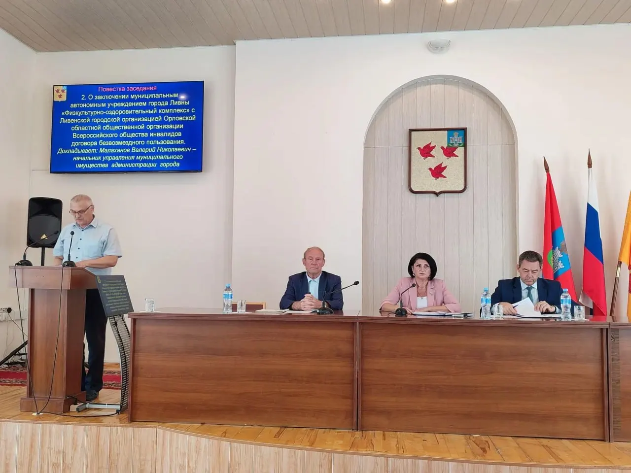 Депутаты горсовета Ливны в Орловской области не поддержали проект изменений, дающий губернатору право лично предлагать кандидатуры на должность мэра. Проект отправили на доработку — окончательное решение ещё не принято.
