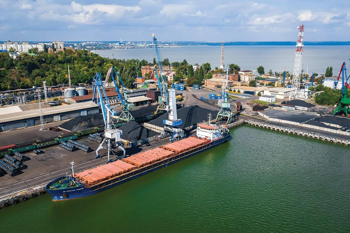 Минсельхоз предложил компенсировать до 90% затрат на перевозку зерна из Ростовской области в черноморские и балтийские порты после приостановки отгрузок из азовских портов из‑за атак беспилотников.