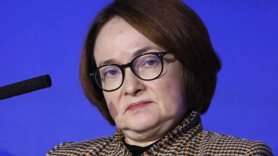 Рынок межбанковского кредитования и процентных свопов сигнализирует о росте ожиданий повышения ключевой ставки Центробанка: инфляция ускоряется из‑за дефицита топлива и роста цен на бензин и дизель.