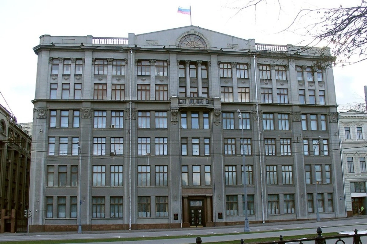 В администрации президента рекомендовали крупным подконтрольным СМИ воздерживаться от публикаций с кадрами последствий ударов ВСУ по российской территории и больше освещать успехи российских ударов по Украине, сообщили несколько источников в провластных изданиях.