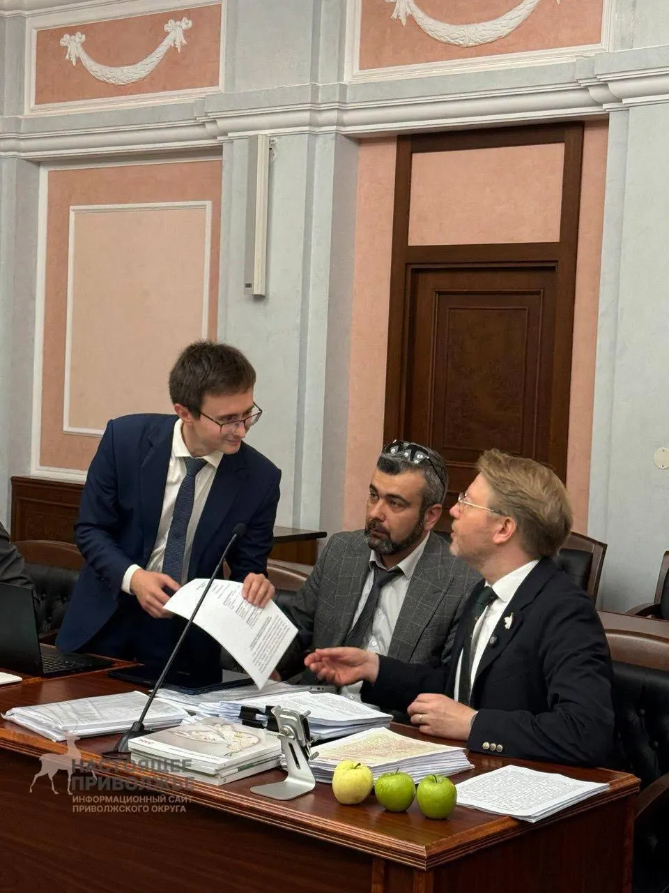 Суд подтвердил, что причиной снятия стали нарушения авторских прав, финансирования кампании и публикация, созданная с помощью искусственного интеллекта; партия намерена обжаловать решение.
