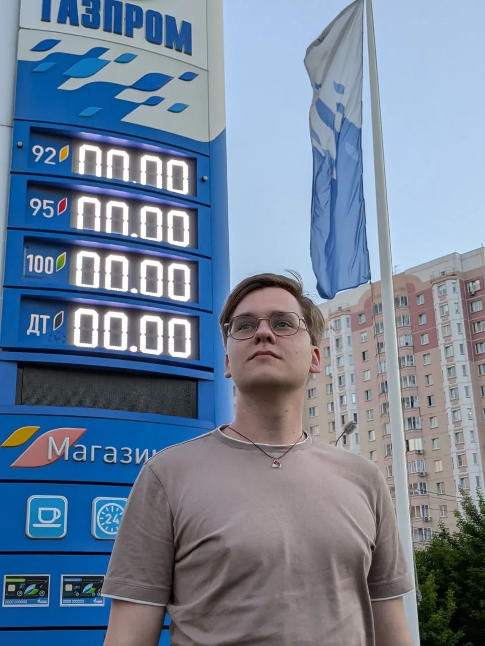 Местная телерадиокомпания запретила эфир агитационных материалов кандидата от партии «Яблоко», что привело к задержкам и проверке материалов избиркомом, а аналогичные случаи фиксируются в других регионах.