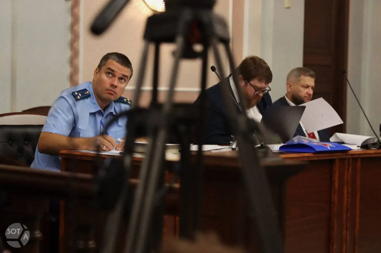 Прокурор частично поддержал иск о снятии партии «Яблока» с выборов в Госдуму; слушания продолжаются.