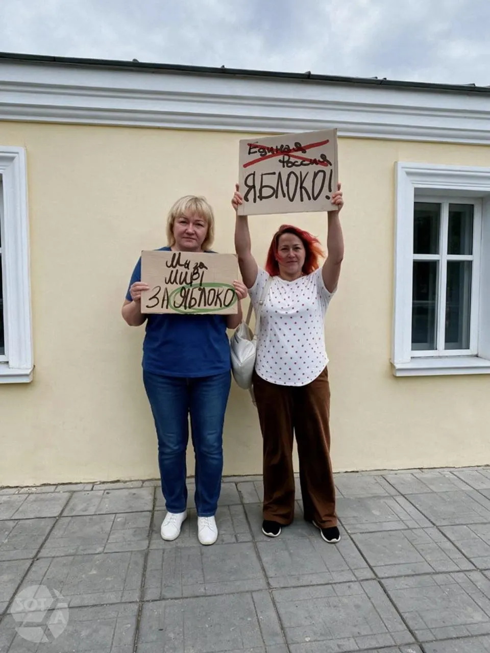 Сторонники партии «Яблоко» вышли на Сусанинскую площадь в Костроме. Акция прошла без задержаний; суд отменил регистрацию федерального списка на выборах и продолжаются судебные разбирательства в регионах.