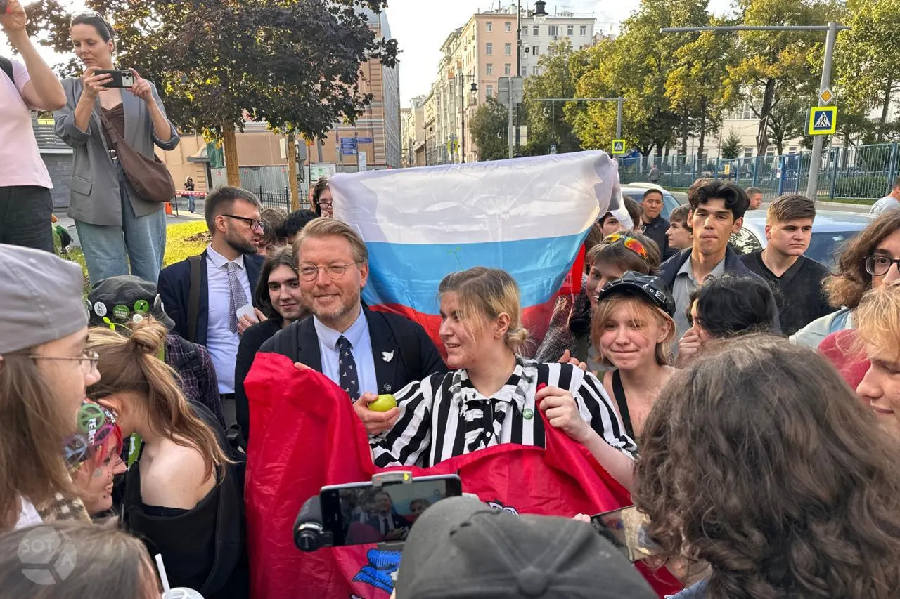 Административный иск подан в Калининградский областной суд с требованием отменить регистрацию списка «Яблока» на региональных выборах; заседание назначено на 28 августа; участие в кампании подтверждено для списка из 31 кандидата.