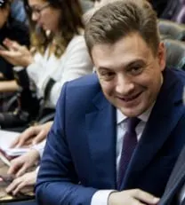 Коммунист Камнев потребовал от Минпромторга объяснить, почему автомобили LADA обходятся за пределами страны дешевле, чем внутри.