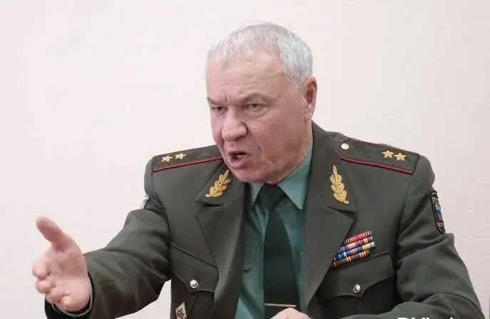 Депутаты заявили, что уход граждан из‑за слухов о призыве не нужен стране; военкоматы продолжают набор по контракту, мобилизация не планируется.