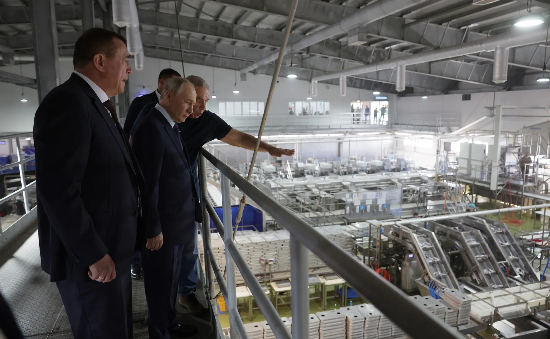 Президент России совершил визит на Курильские острова, что стало поводом для новой волны дипломатических заявлений на фоне переговоров о мирном договоре.