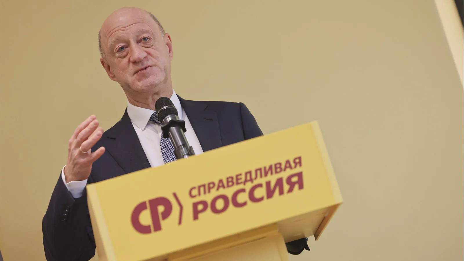 В партийном руководстве обсуждают возможную смену лидера на фоне травмы Миронова; кандидатура Александра Бабакова рассматривается как одна из ключевых.