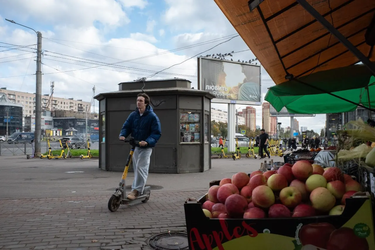 В Петербурге и Ленинградской области — исчезновение чиновника и авария на КАД; по России и миру — санкции против судей и новые инциденты.