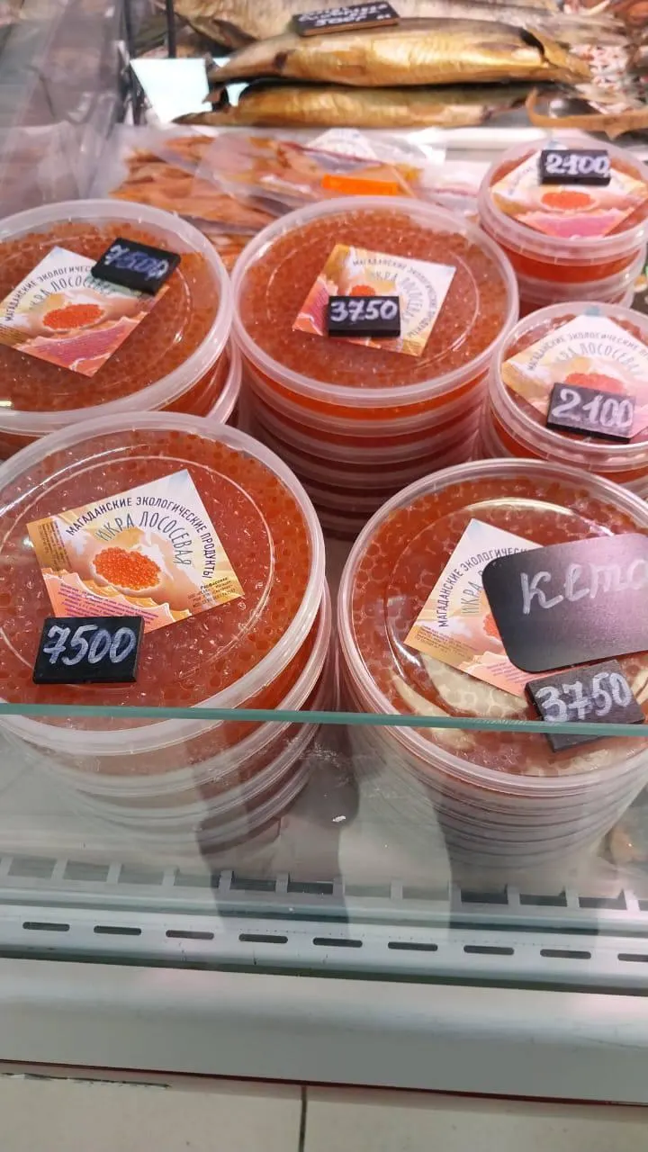 Региональные промыслы на Камчатке, Сахалине и других дальневосточных регионах демонстрируют худшие за десятилетия результаты. Ожидается рост цен на икру и существенные экономические потери для рыбодобывающих предприятий.