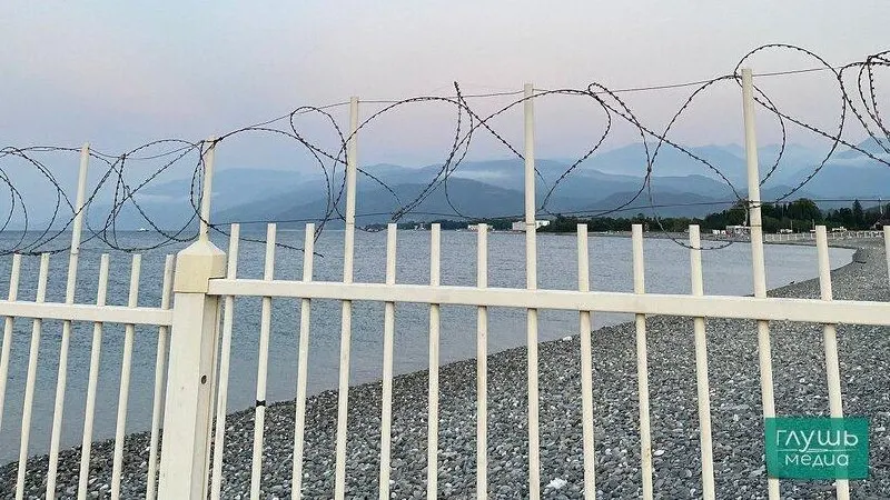 За прошлый год россияне совершили 92 миллиона поездок по стране — на 2% больше, чем в 2024 году; на одного жителя приходится примерно 0,63 поездки. Выездной турпоток вырос на 9% до 30 млн, а наиболее популярными направлениями стали Турция, Абхазия и Казахстан; отмечается рост интереса к Китаю, Египту и Вьетнаму.