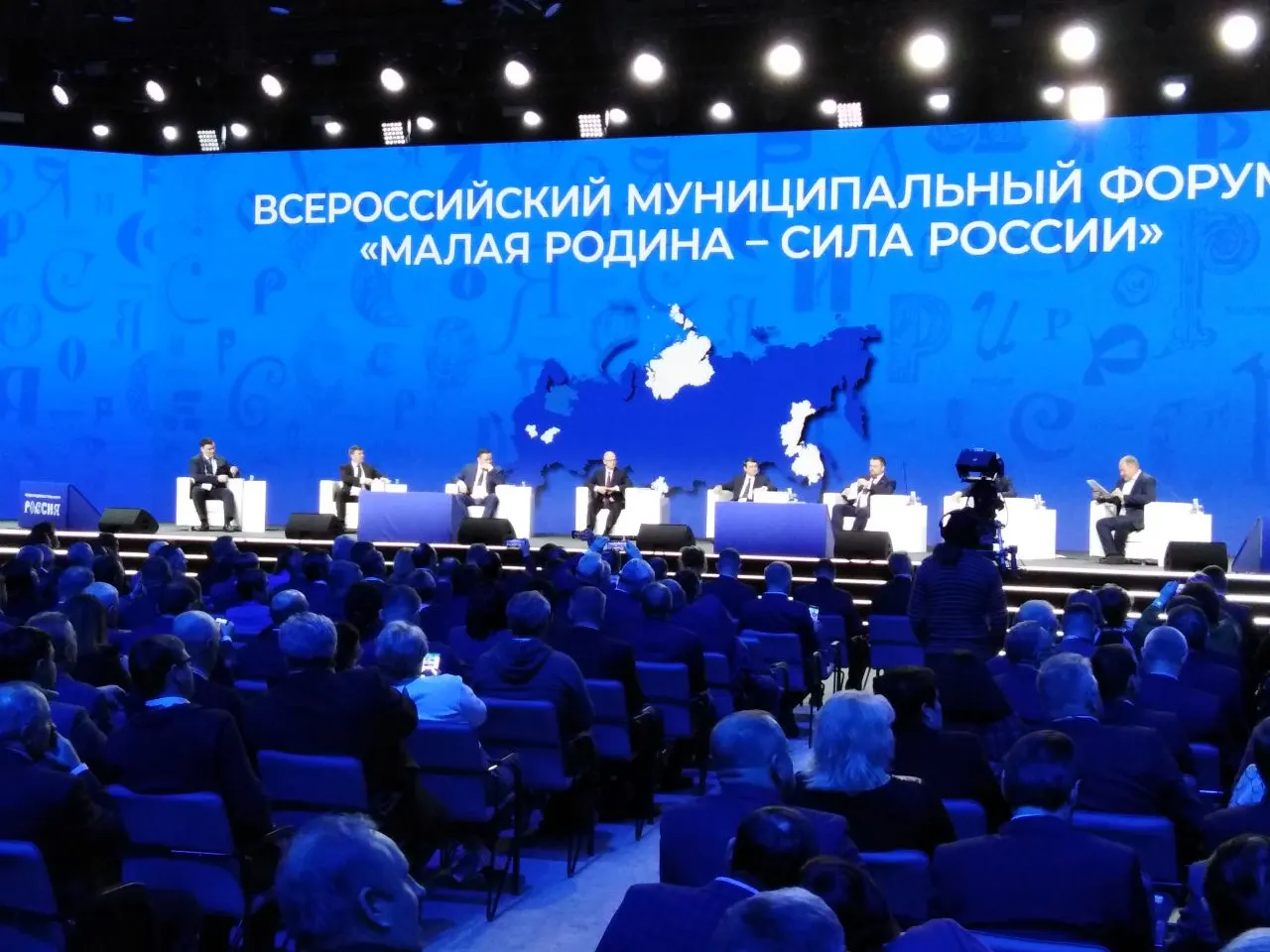 Указ закрепляет ежегодное проведение муниципального форума и церемонии вручения премии «Служение».