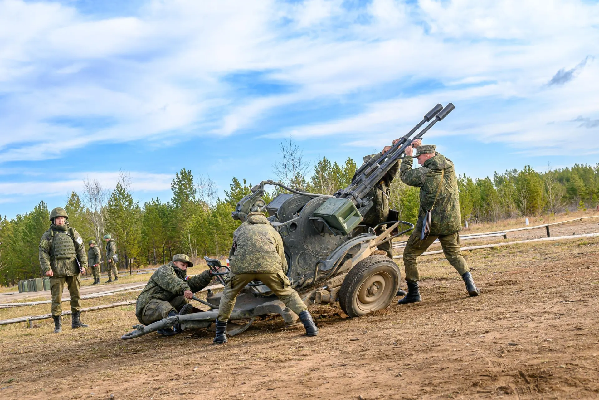 Указ предусматривает рост численности вооружённых сил на 15,5 тыс. солдат.