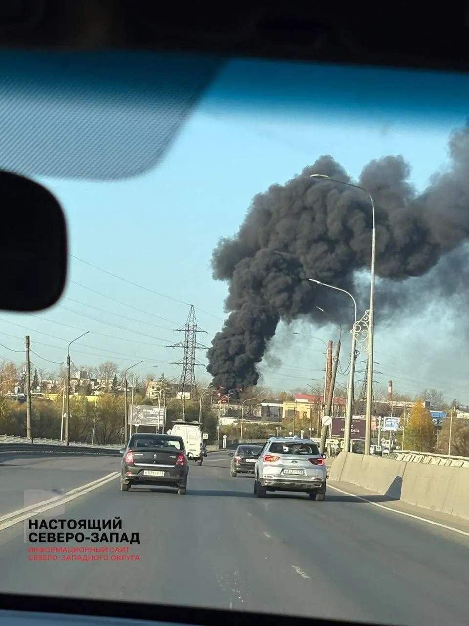 Пожар возле завода «Трансвит» в Великом Новгороде: над городом тянулся столб дыма, площадь возгорания — 200 кв. м. Пострадавших нет; причина устанавливается.