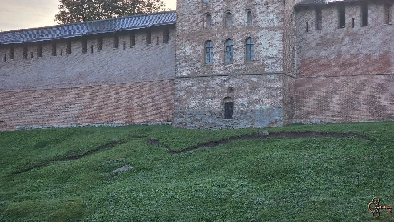 Учёные проводят лазерное сканирование кремлёвского вала во Великий Новгород для создания 3D‑модели и мониторинга состояния памятника.