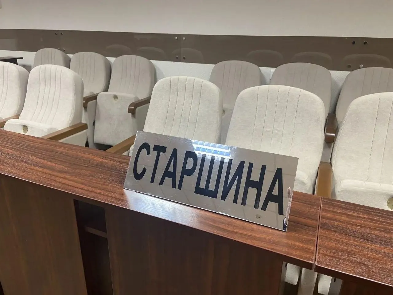 Проект предполагает сокращение числа заседателей вдвое и участие судьи в совещательной комнате.