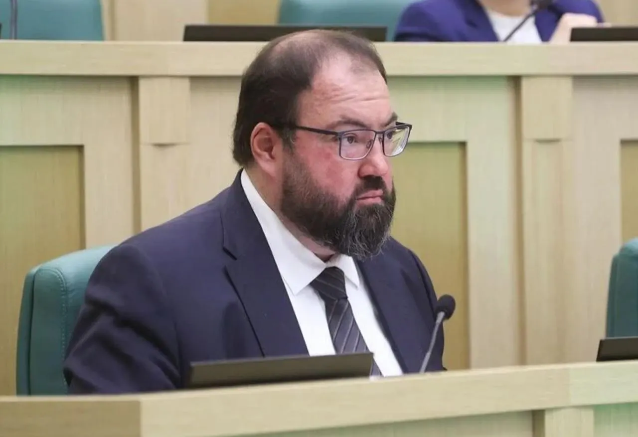Министерство обороны и Минцифры обсудили меры защиты дата‑центров после атак беспилотников на инфраструктуру Яндекса. Сообщается, что ситуация требует координации и ускоренного восстановления сервисов.